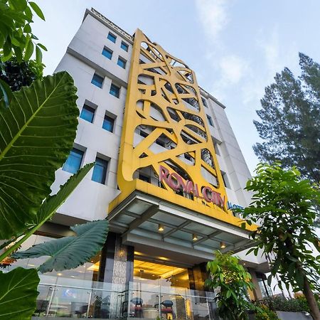 Royal City Hotel Jakarta Exterior foto