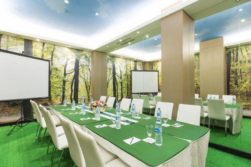 Royal City Hotel Jakarta Exterior foto